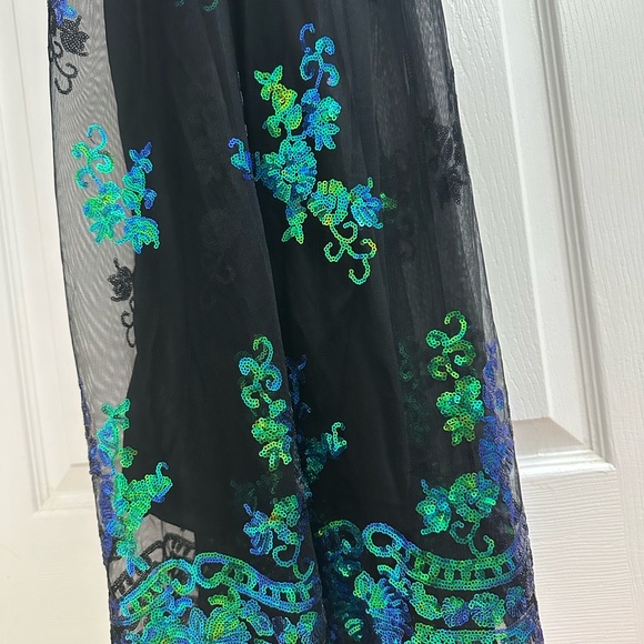 LOVE & LEMONADE Deep Plunge V-Neck Dress - Picture 7 of 8